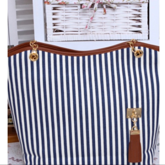 Handbag.. Tote - Picture 2 of 12